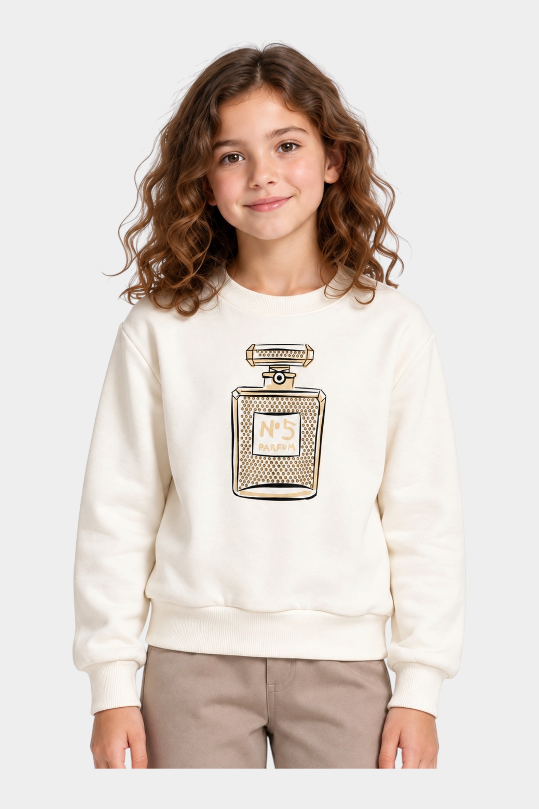 Bambina indossa felpa bianca Follower SRL con stampa gioiello a forma di boccetta di profumo e dettagli in strass