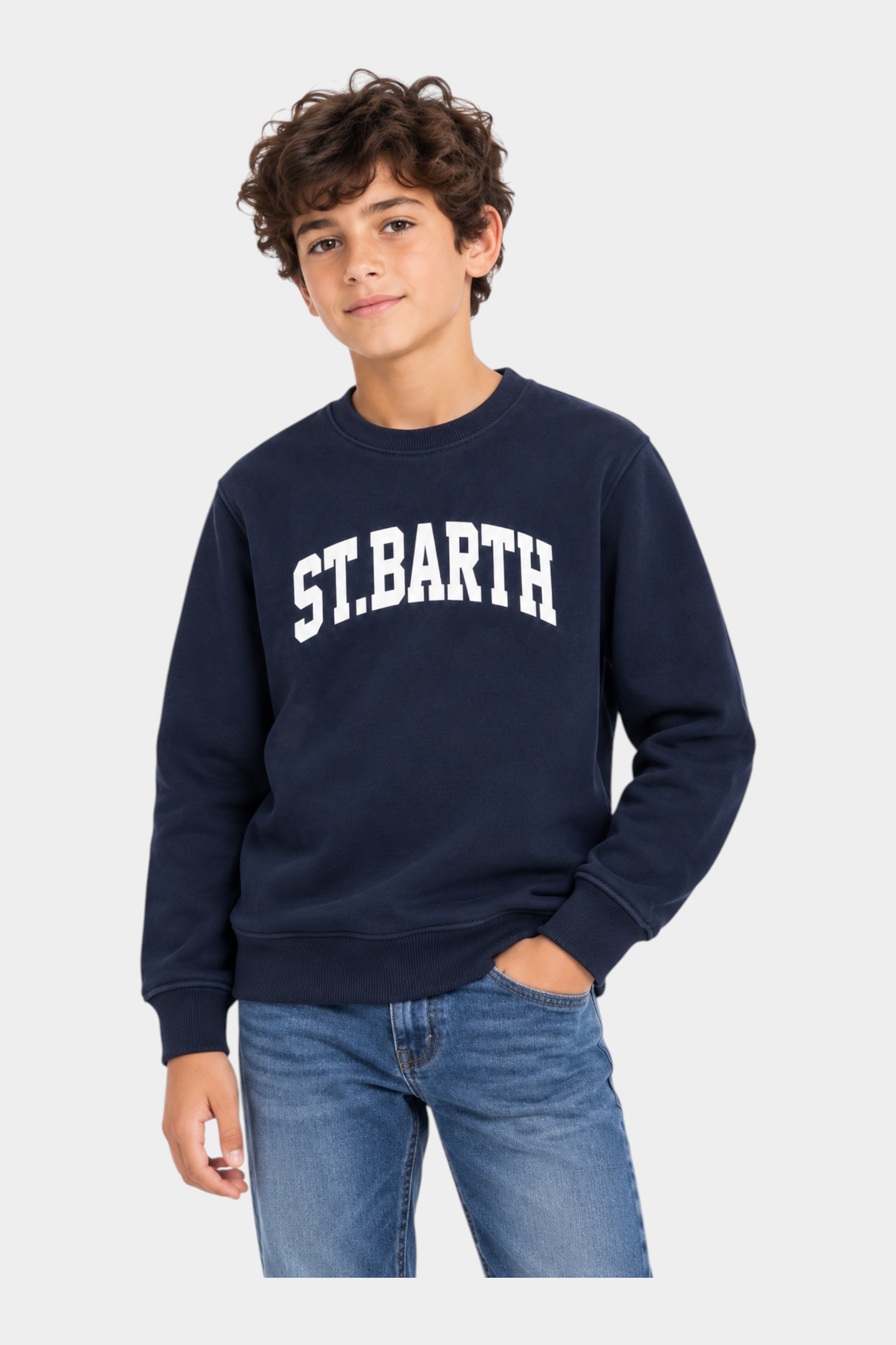 Ragazzo indossa felpa Follower SRL blu navy in misto cotone con stampa St. Barth bianca stile college