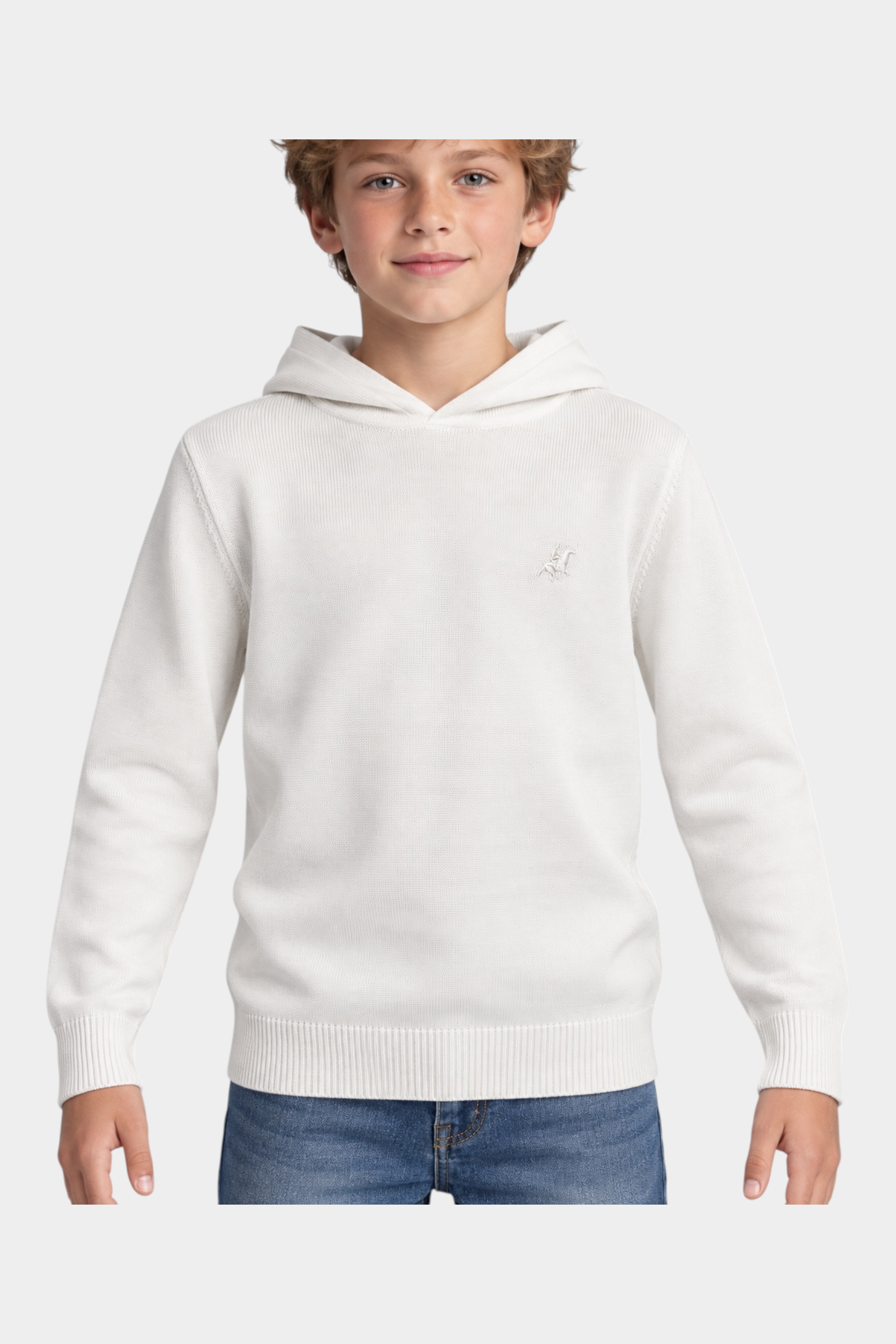 Ragazzo indossa una felpa con cappuccio bianca in maglia Follower SRL con logo iconico ricamato sul petto