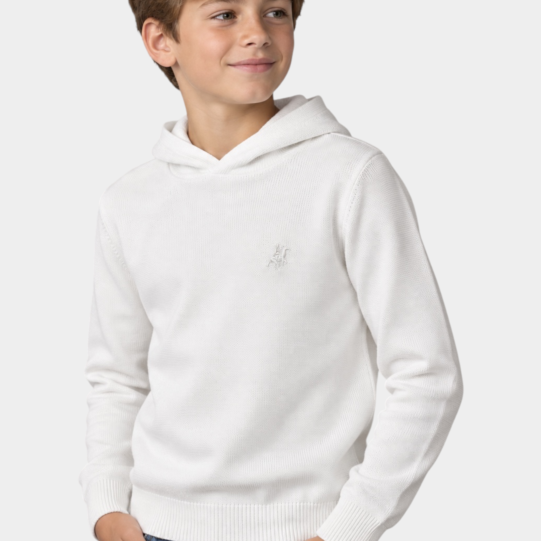 Ragazzo indossa una felpa con cappuccio bianca in maglia Follower SRL con logo iconico US GRAND POLO ricamato