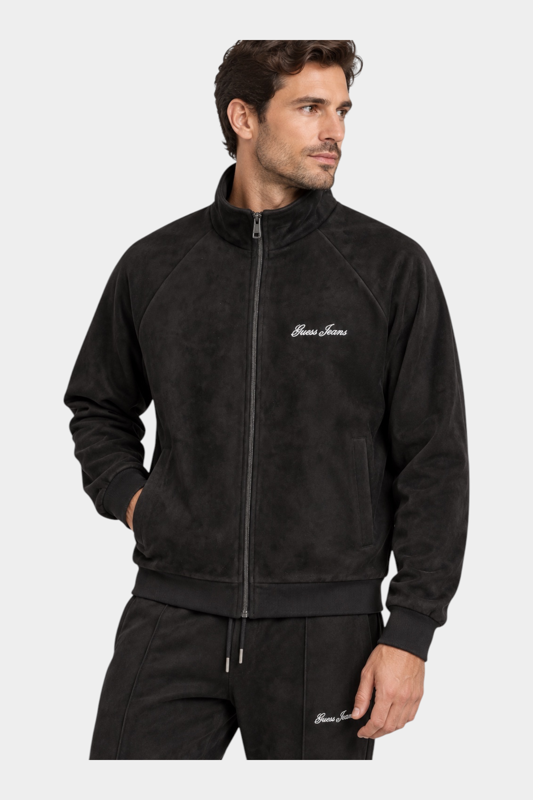 Felpa full zip in ciniglia nera da uomo GUESS indossata da un modello, firmata Follower SRL