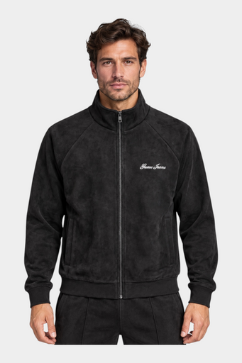 Felpa full zip in ciniglia nera da uomo GUESS indossata da un modello, con logo ricamato Follower SRL