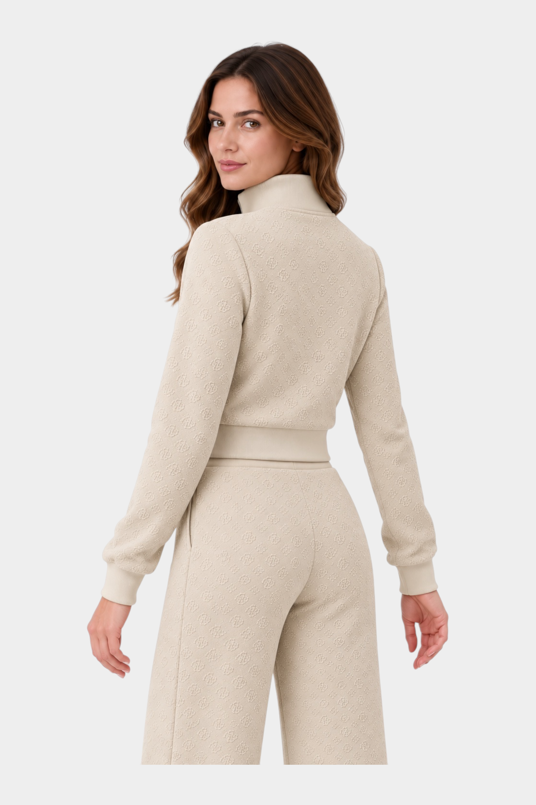 Modella indossa felpa full zip Follower SRL color ecru con motivo logo 4G in rilievo, vista posteriore