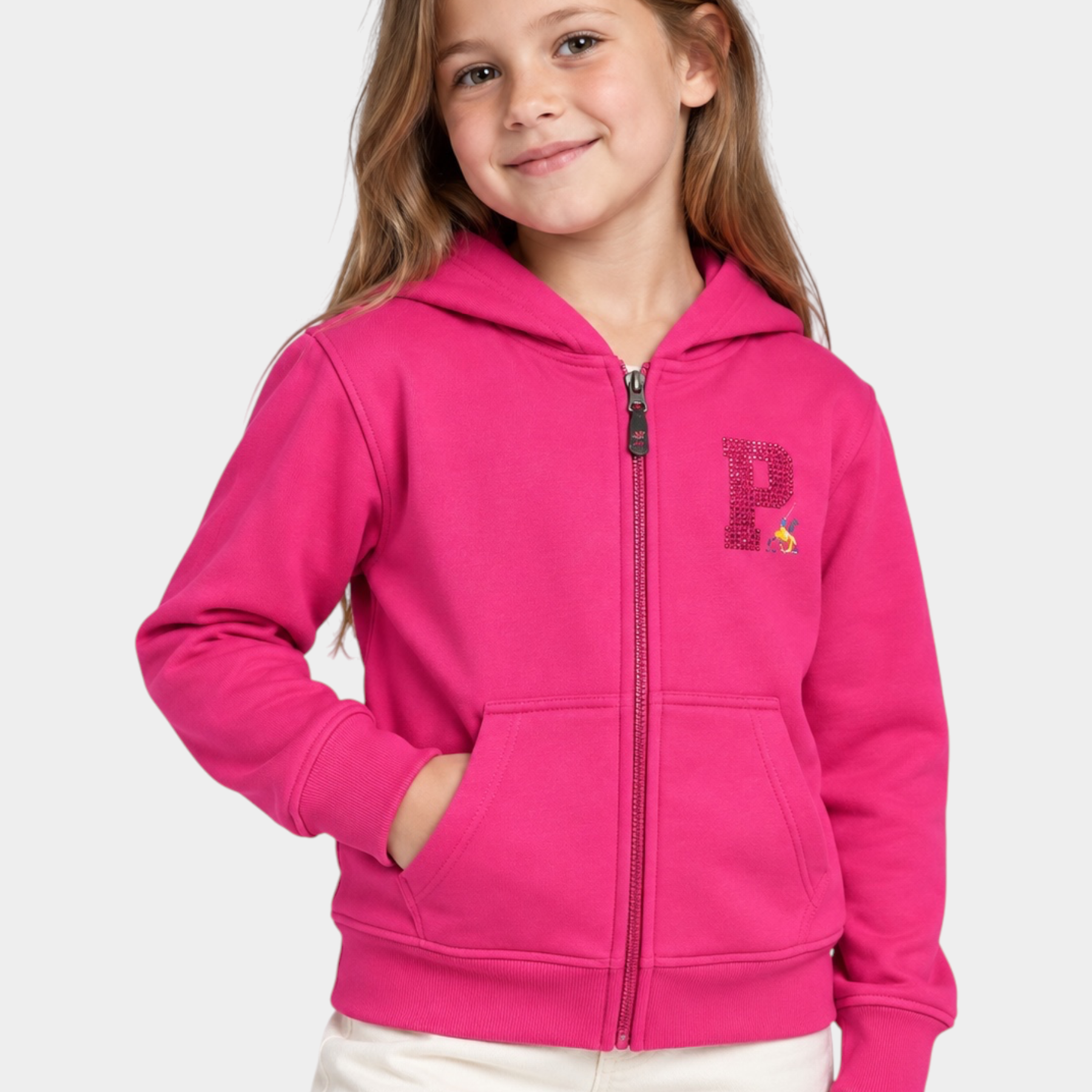 Bambina indossa felpa fucsia con cappuccio e zip Follower SRL, caratterizzata da logo P decorato con strass