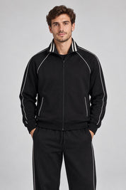 Modello indossa felpa full zip nera Follower SRL con dettagli a righe bianche su colletto e maniche
