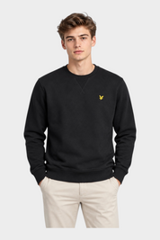 Felpa girocollo nera in cotone Follower SRL con logo giallo sul petto indossata da un modello