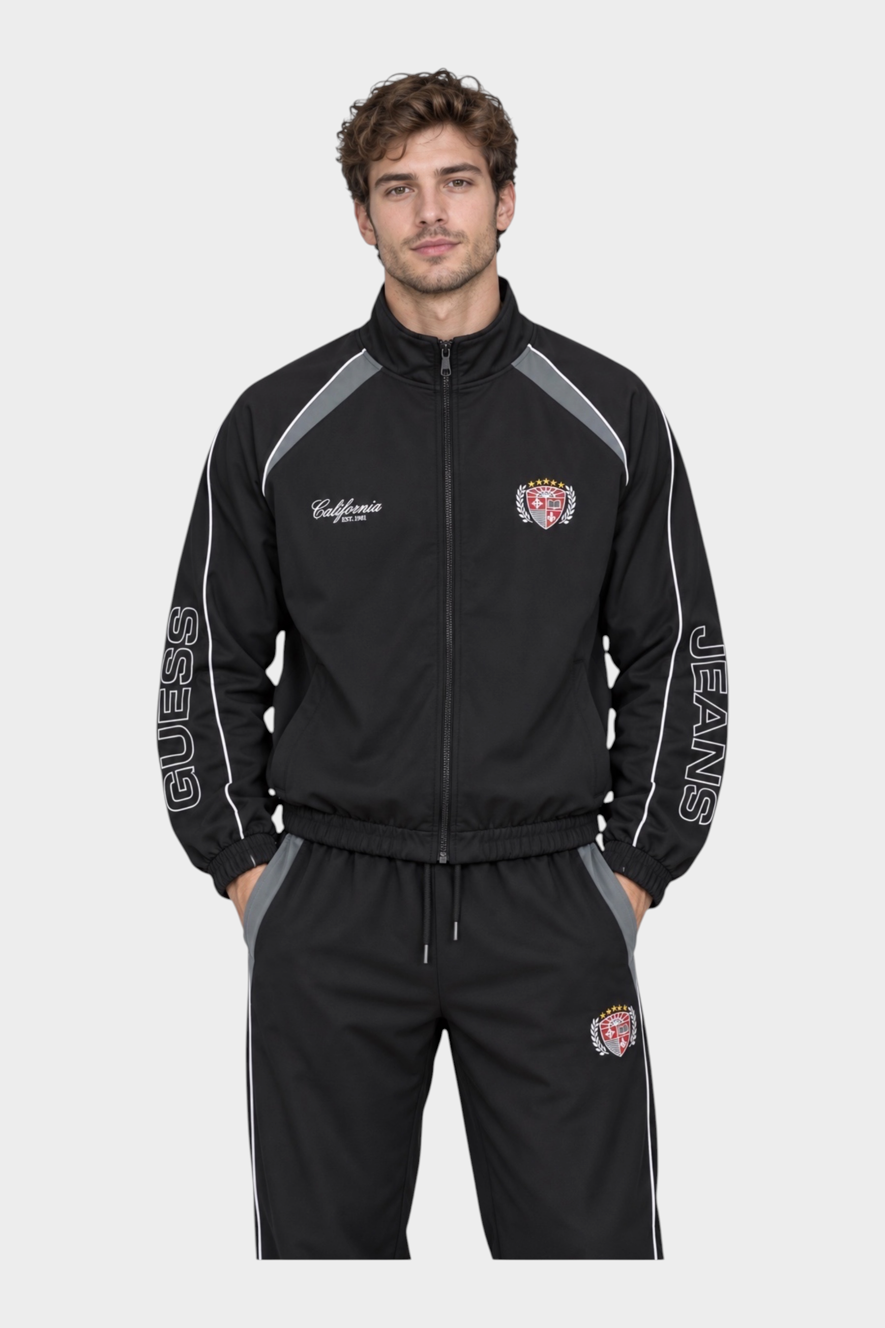 Modello indossa felpa giubbino in nylon nero Follower SRL GUESS con logo California e dettagli sportivi a contrasto