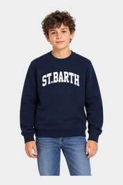 Ragazzo indossa felpa Follower SRL Hutton blu navy in misto cotone con stampa St. Barth bianca stile college