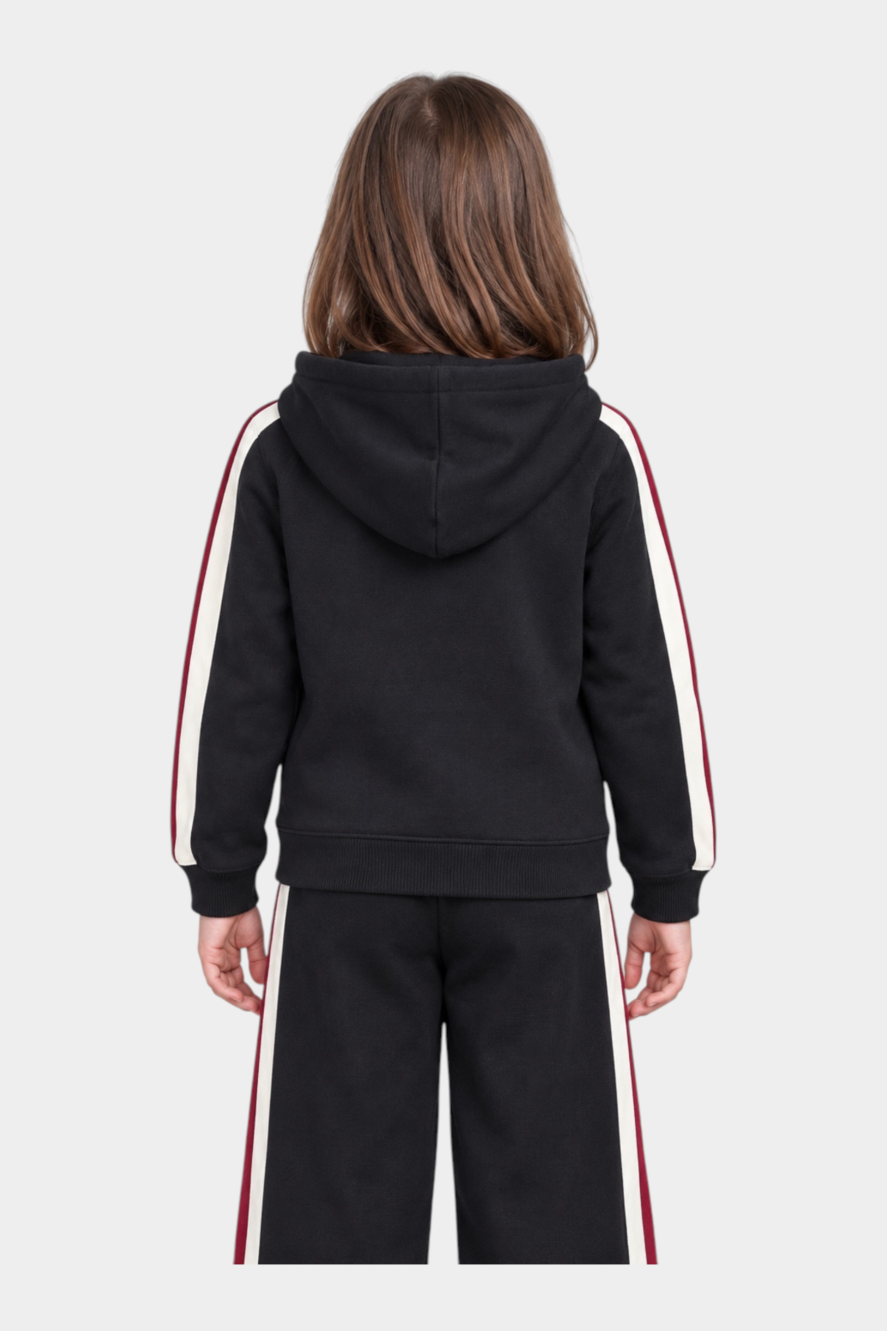Bambina indossa felpa con cappuccio nera Follower SRL con strisce laterali bianche e bordeaux e dettagli strass