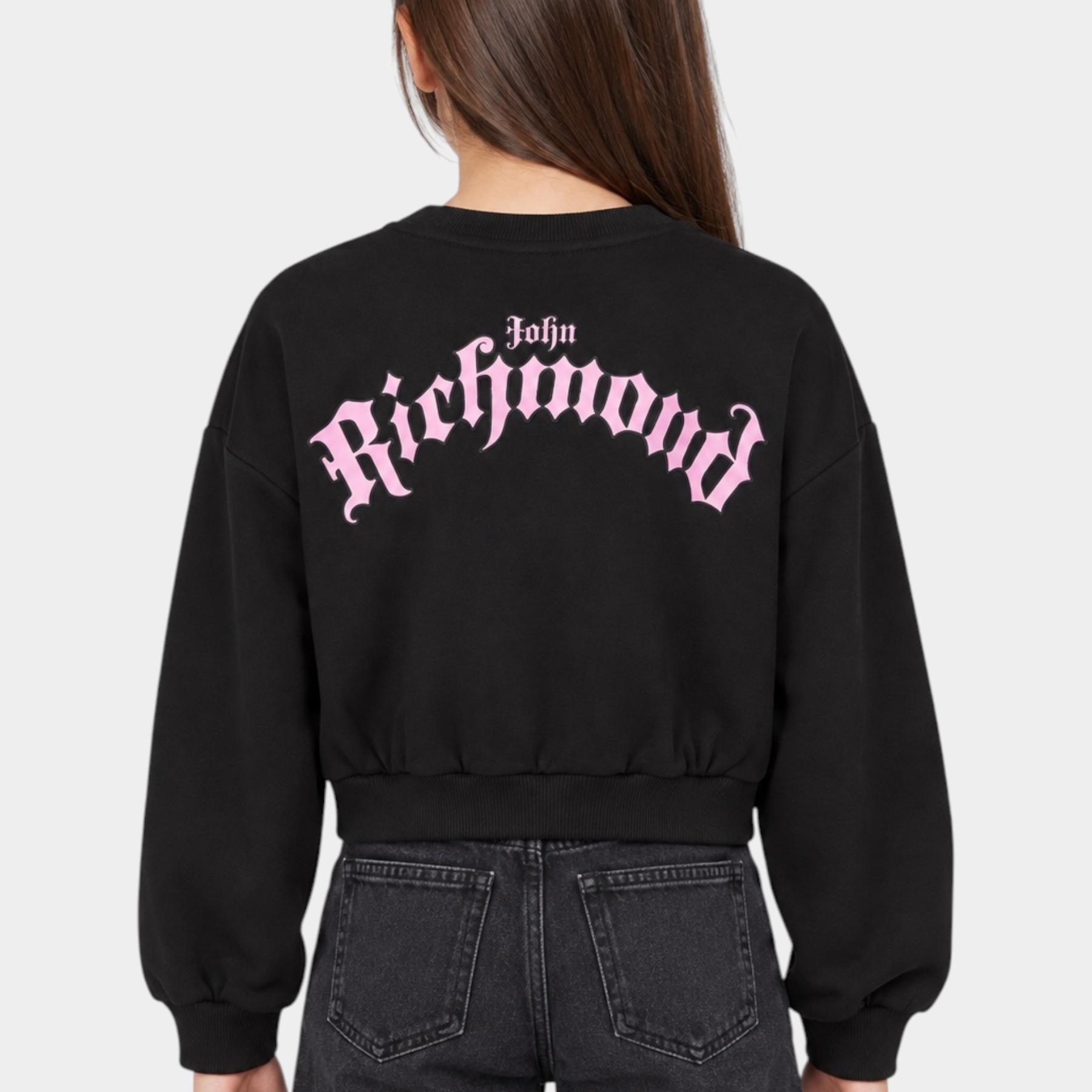 Felpa girocollo nera Follower SRL per bambina con logo John Richmond rosa sul retro e vestibilità cropped