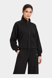 Modella indossa felpa full zip nera Follower SRL con collo alto e coulisse in vita, stile sportivo ed elegante