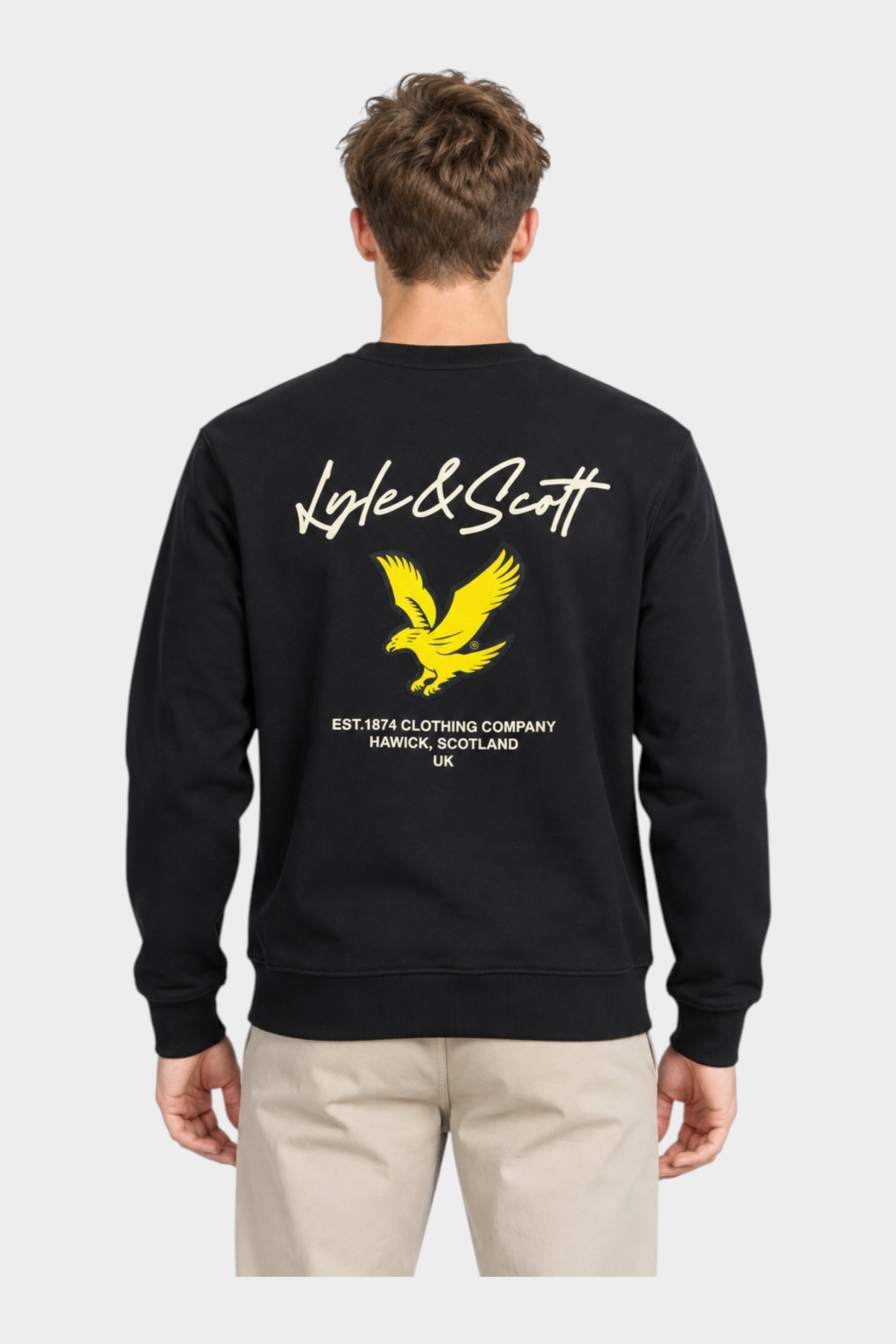 Felpa girocollo nera Follower SRL con logo Lyle & Scott giallo stampato sul retro e dettagli in cotone