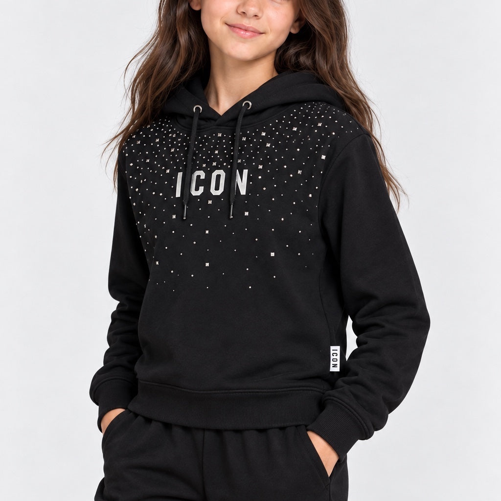 Bambina indossa felpa nera Follower SRL con cappuccio, scritta ICON bianca e decorazioni in strass sul petto
