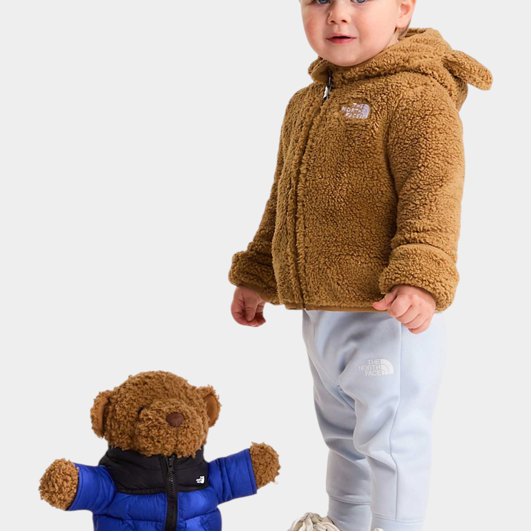 Bambino che indossa una felpa con cappuccio in pile marrone Follower SRL Campshire con orsetto di peluche