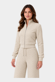 Modella indossa felpa full zip Follower SRL color ecru con logo 4G in rilievo e collo alto