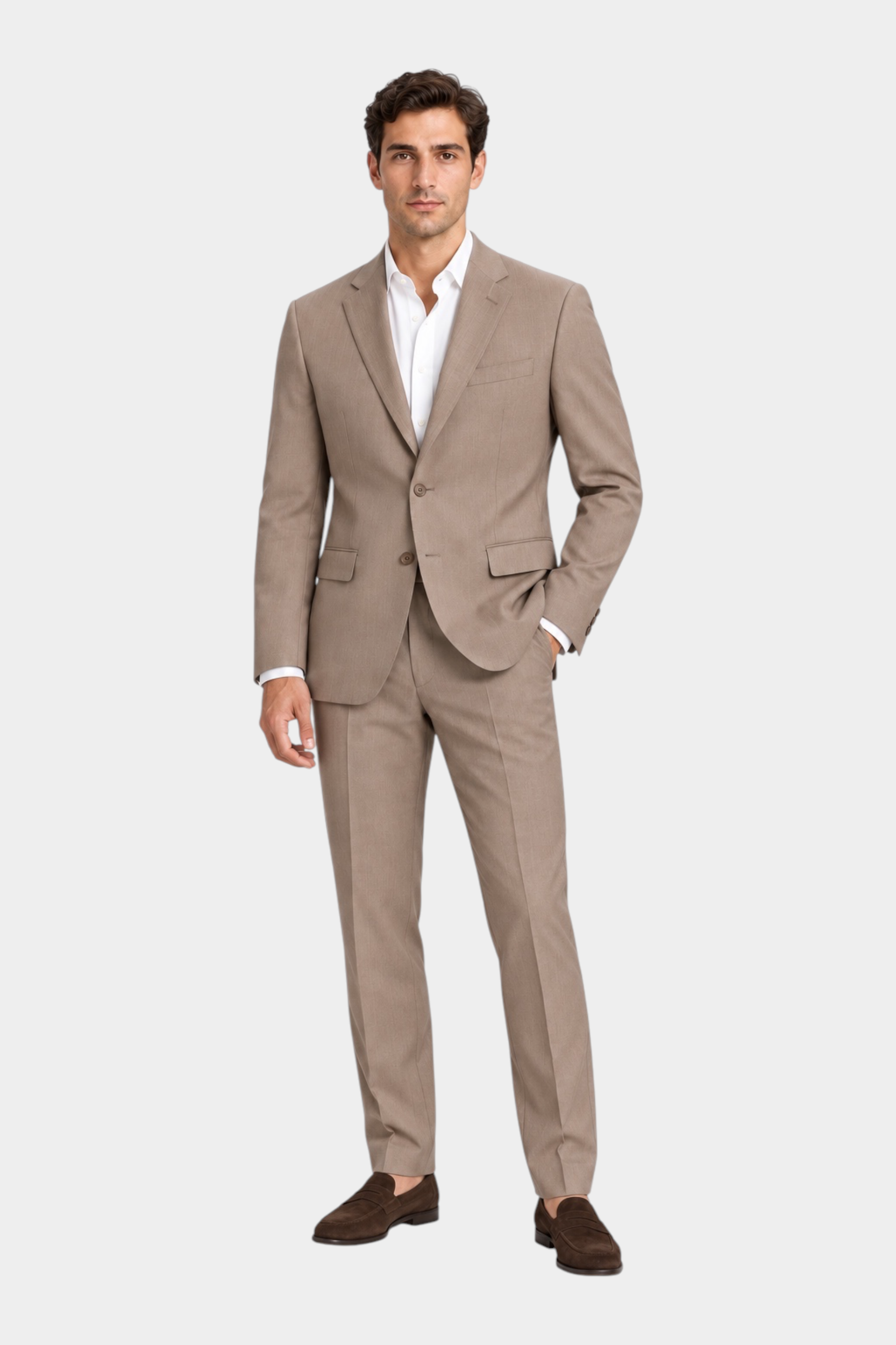 Modello indossa un completo Follower SRL GUESS beige monopetto con camicia bianca e mocassini marroni