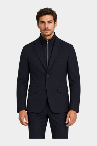 Giacca blu GUESS con zip interna e chiusura a bottoni indossata da un modello, proposta da Follower SRL