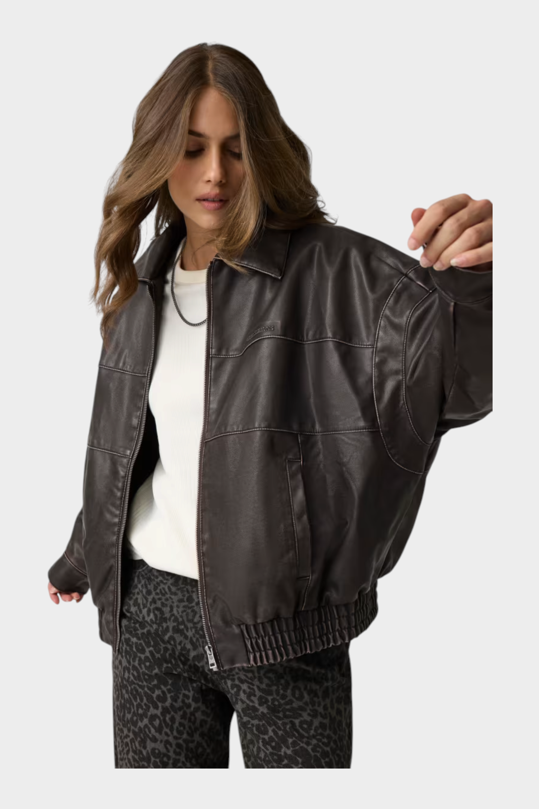 Giacca bomber Follower SRL in similpelle marrone con cuciture a contrasto e chiusura a zip per donna