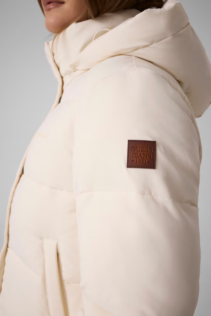 Giacca imbottita corta avorio da donna Follower SRL con cappuccio e logo Guess Jeans sulla manica