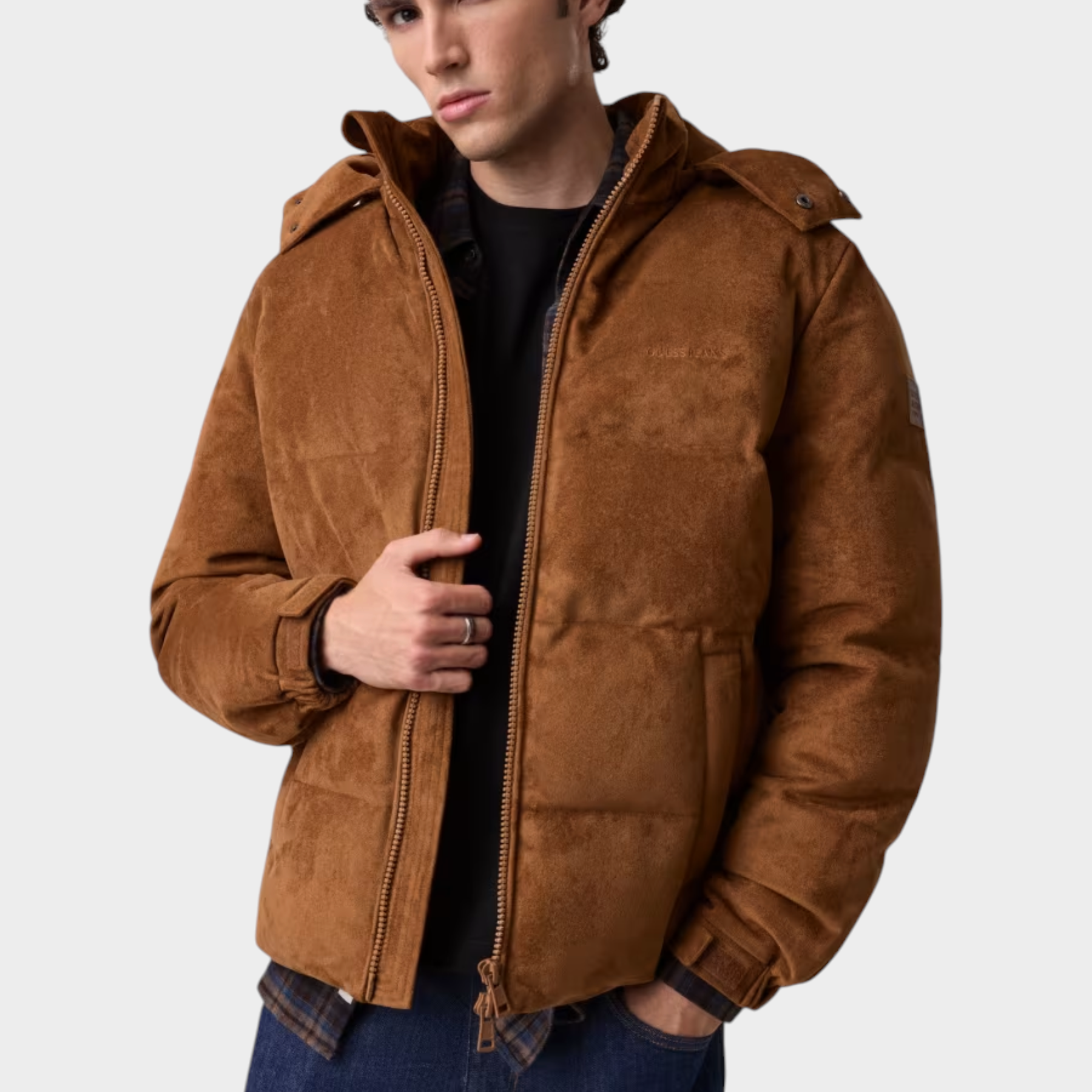Modello indossa giacca imbottita Follower SRL in pelle scamosciata marrone con cappuccio e chiusura a zip