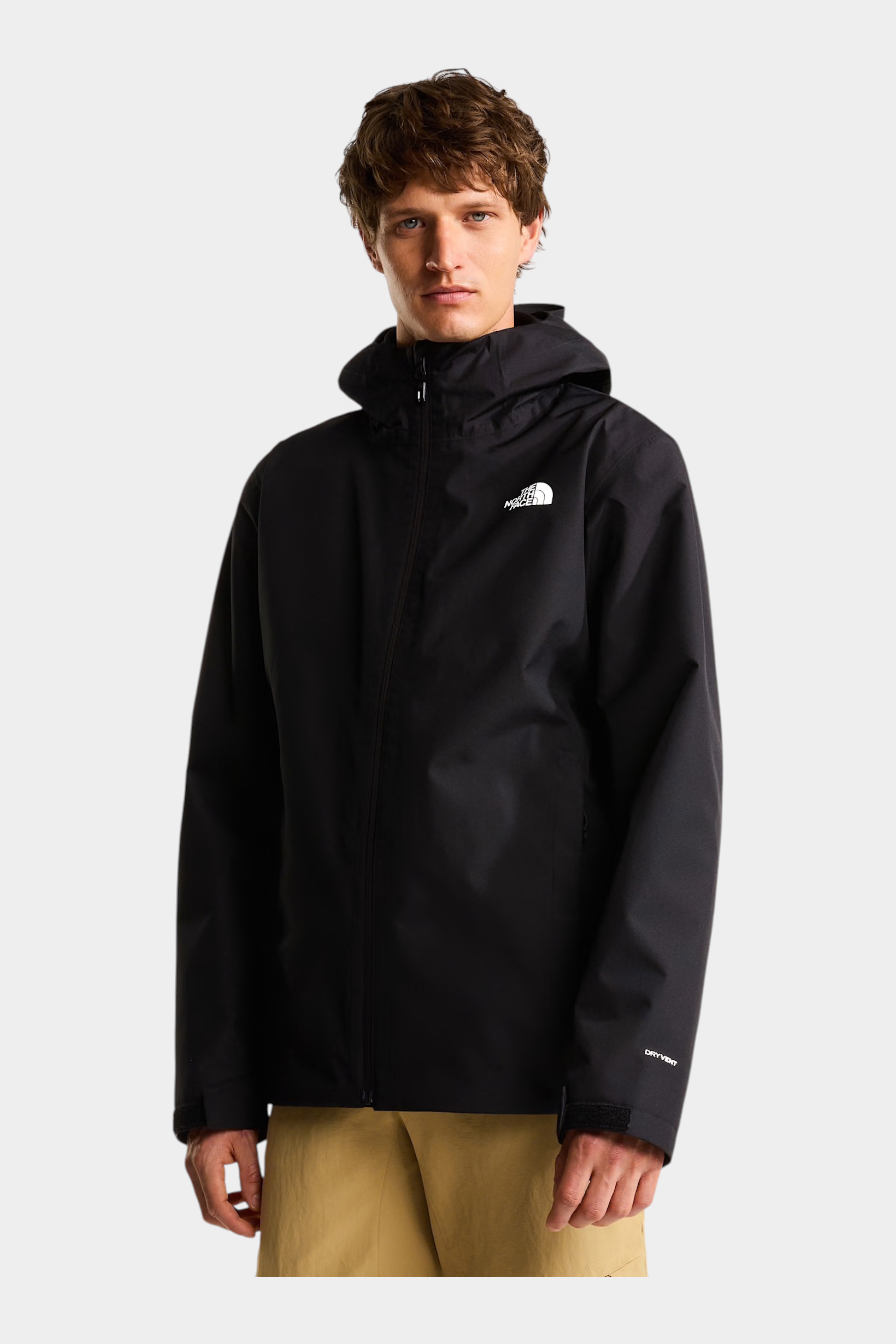 Modello indossa giacca tecnica nera Follower SRL The North Face Quest DryVent 3-in-1 con cappuccio e zip frontale