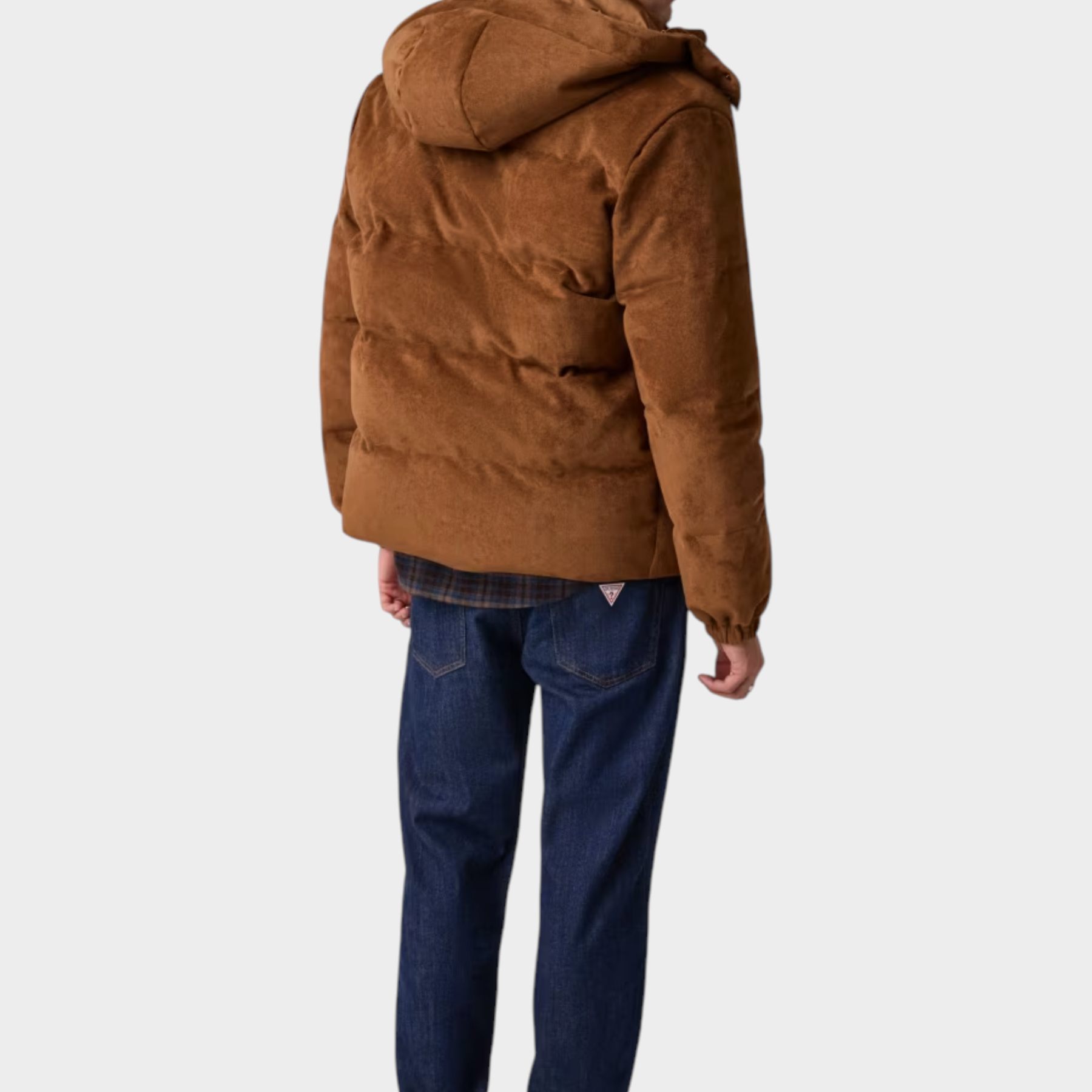 Giacca imbottita Follower SRL in pelle scamosciata marrone con cappuccio indossata da un modello di spalle