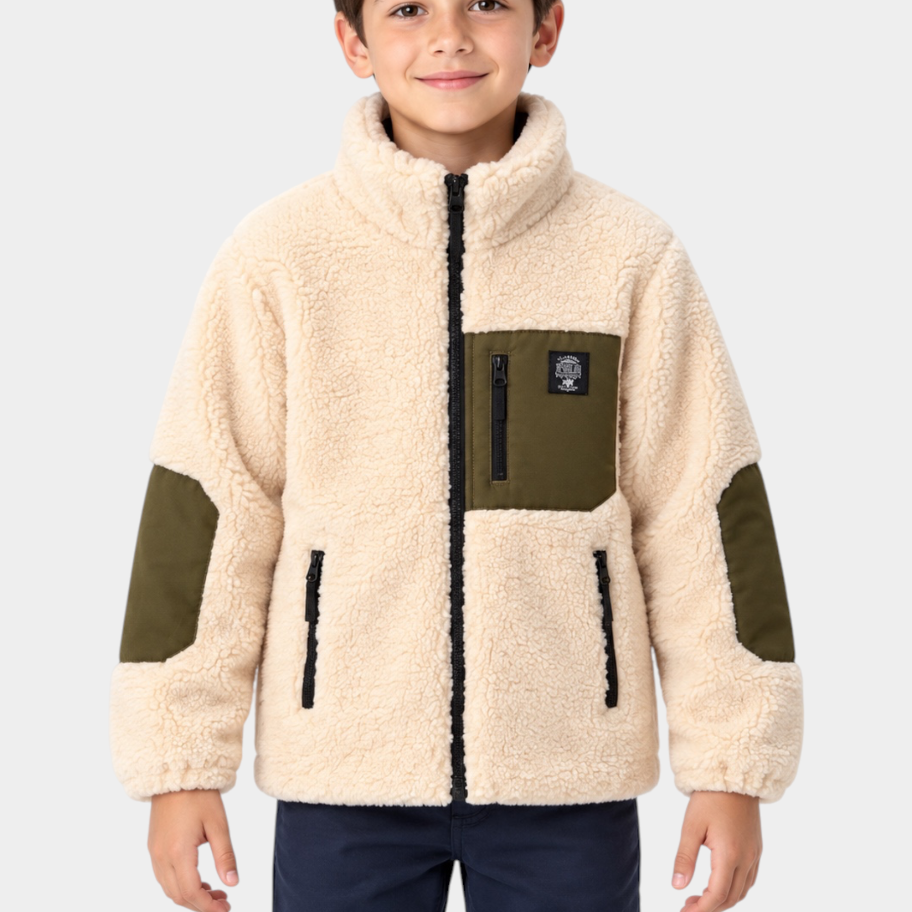 Bambino indossa giacca in pile avorio Follower SRL con inserti verde oliva, zip nera e tasca sul petto