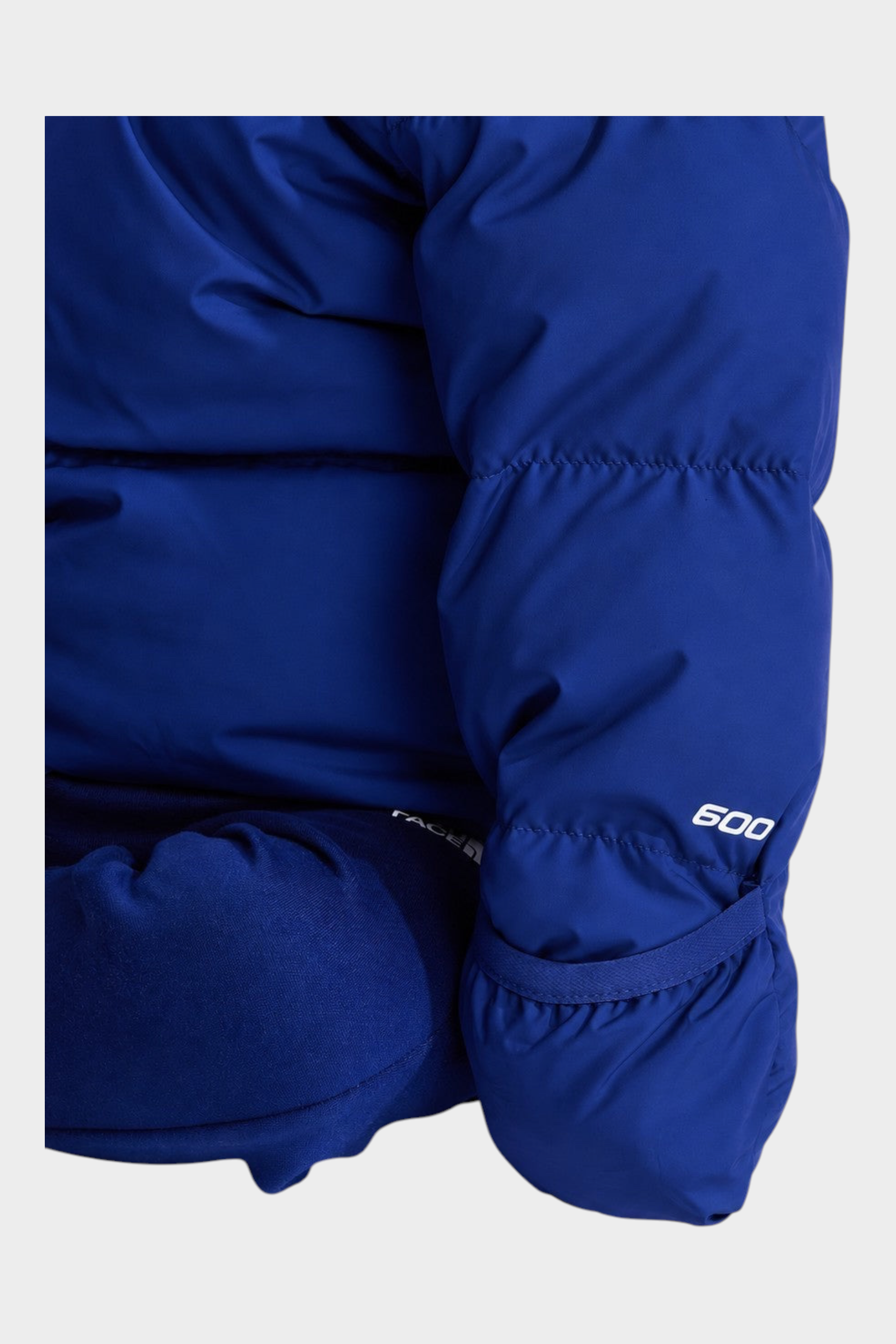Dettaglio manica di giacca in piumino blu Follower SRL con imbottitura 600 e polsino elastico