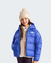 Ragazza indossa giacca in piumino blu con cappuccio Follower SRL, modello Hydrenalite di The North Face
