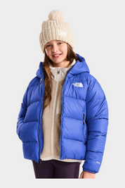 Ragazza indossa giacca in piumino blu con cappuccio Follower SRL, modello Hydrenalite di The North Face