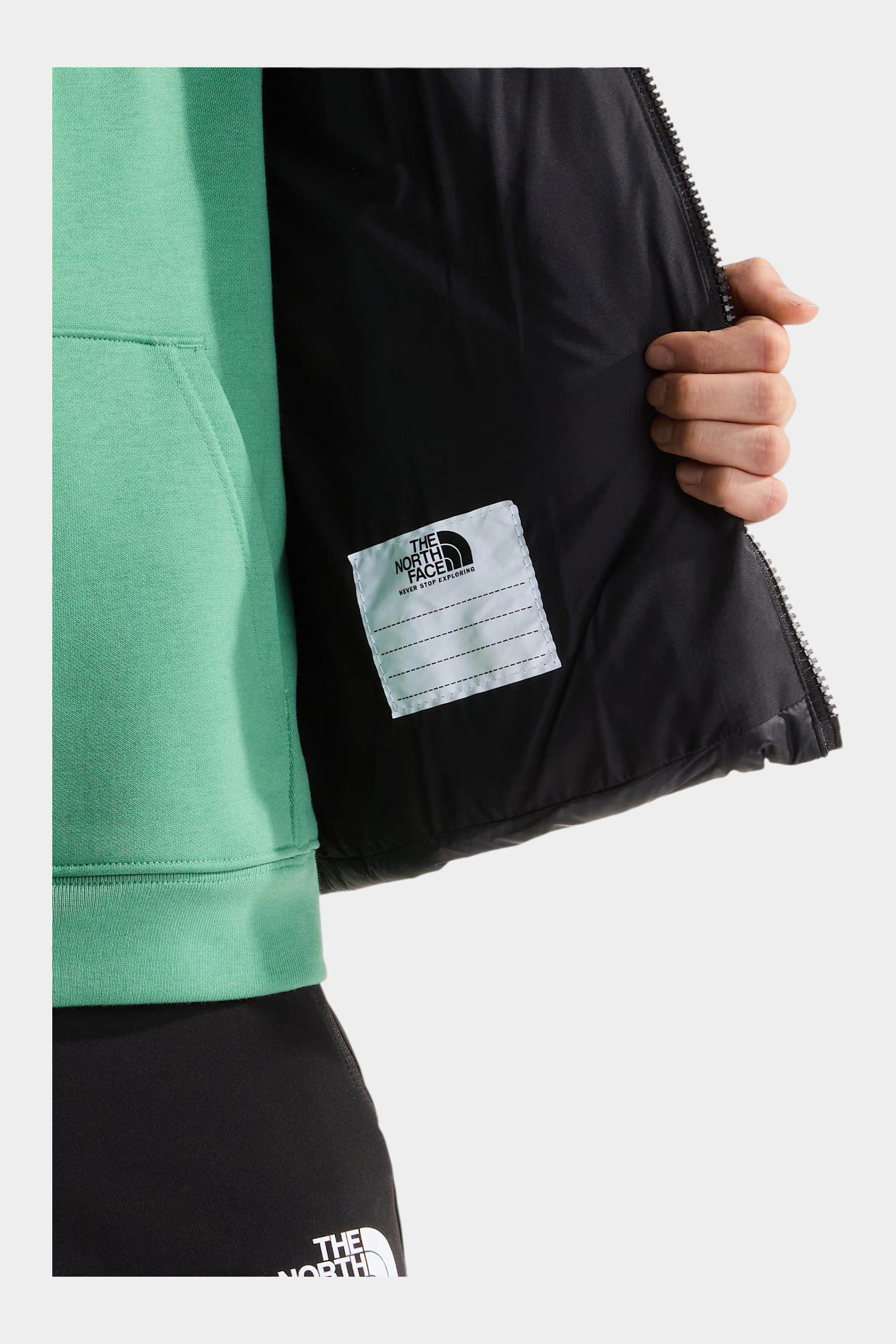 Dettaglio interno della giacca Follower SRL The North Face Hydrenalite con etichetta identificativa bianca