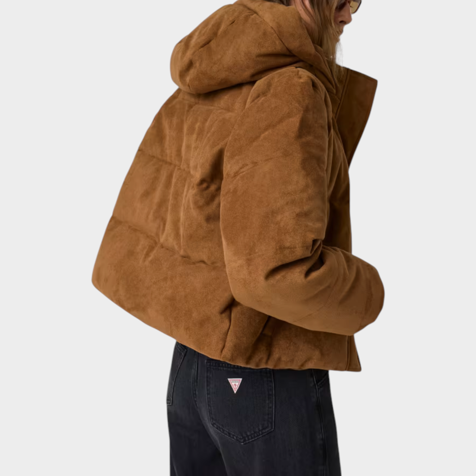 Giacca imbottita corta in pelle scamosciata marrone con cappuccio, proposta da Follower SRL per un look casual