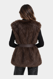 Gilet in pelliccia sintetica marrone Follower SRL con cintura in vita indossato da una modella vista di spalle