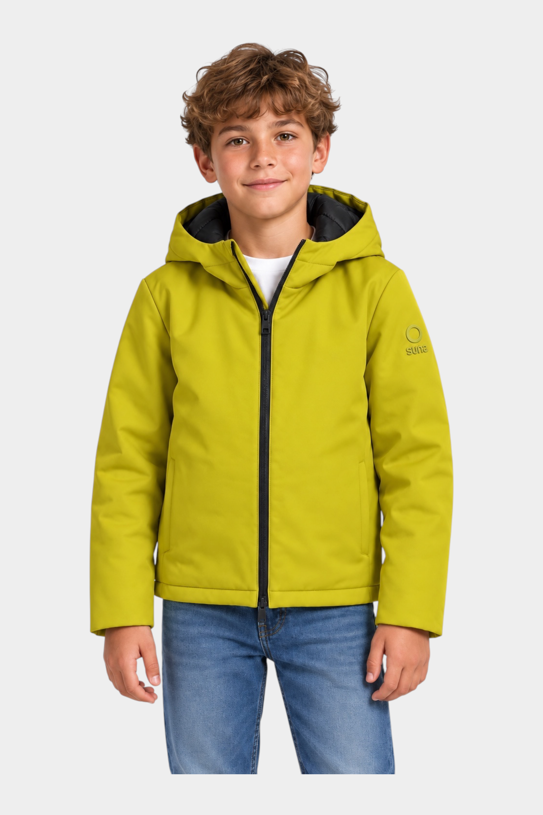 Ragazzo indossa giubbino unisex giallo Austin di Follower SRL con cappuccio e zip nera a contrasto