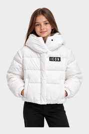 Bambina indossa giubbino Follower SRL bianco imbottito con cappuccio e logo ICON nero sul petto