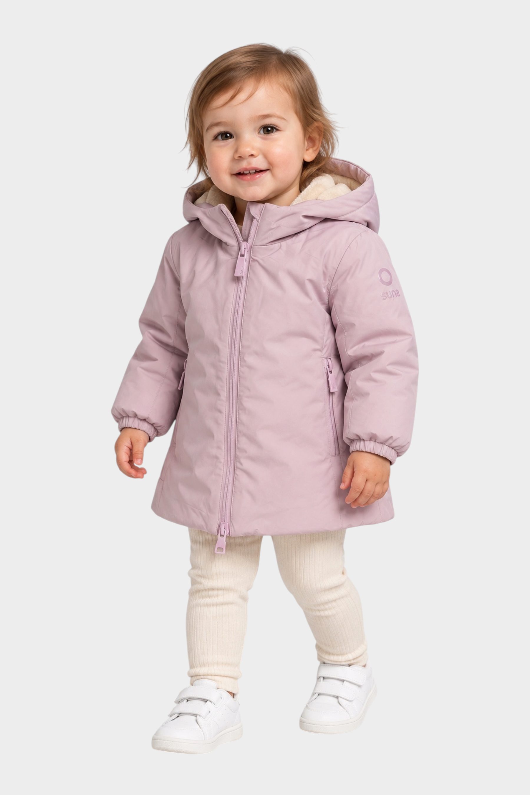 Bambina che indossa un giubbino lilla in velluto con cappuccio Follower SRL, ideale per le giornate invernali