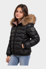 Giubbino nero trapuntato Follower SRL per bambina con cappuccio bordato in pelliccia e logo Blauer sulla manica