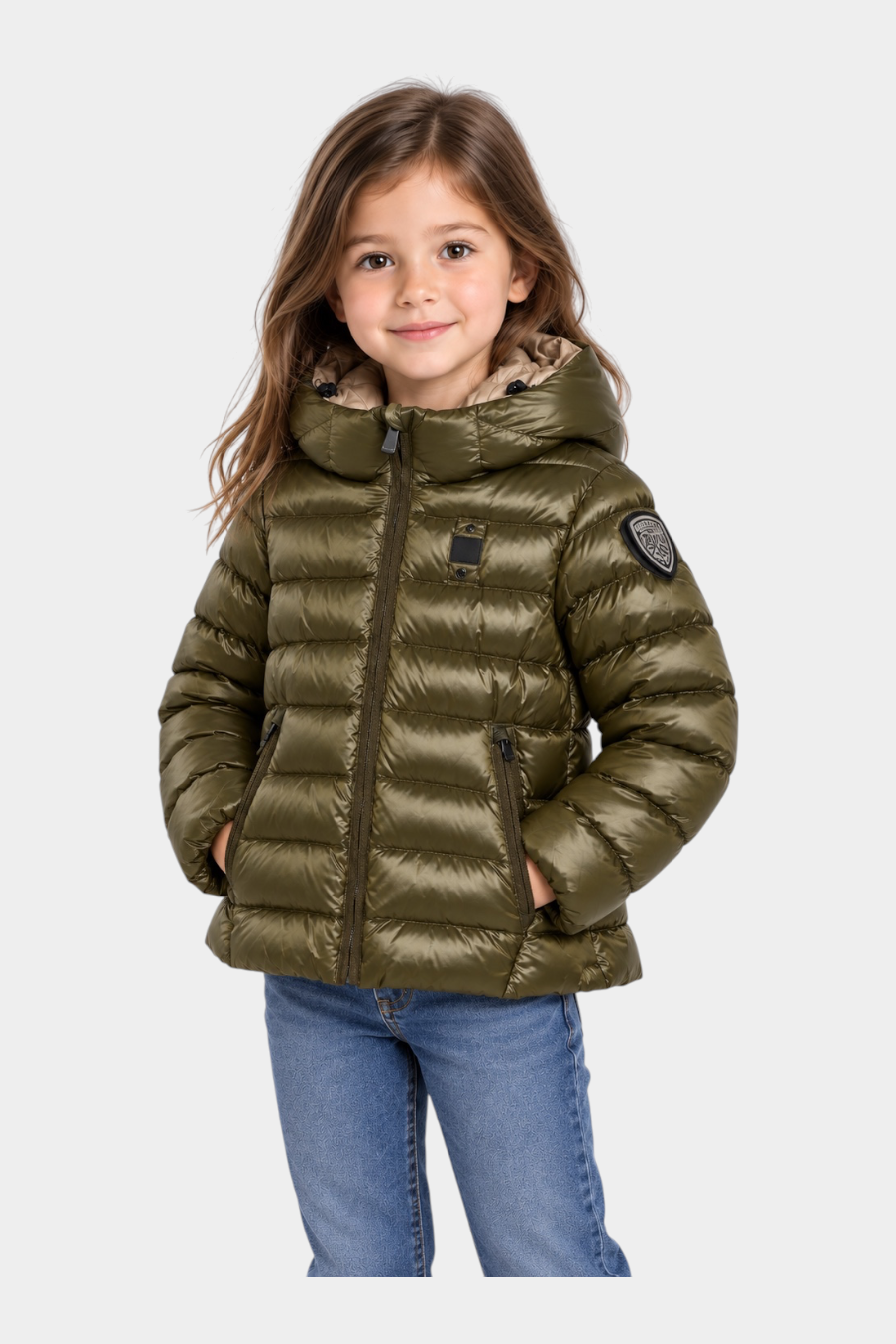 Bambina indossa giubbino invernale Follower SRL Blauer verde in nylon trapuntato con cappuccio e logo sulla manica
