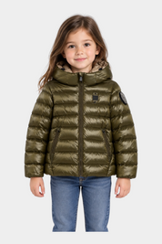 Bambina indossa giubbino invernale verde Blauer in nylon idrorepellente con cappuccio, venduto da Follower SRL