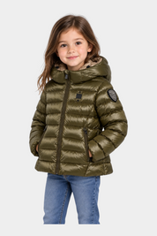 Bambina indossa giubbino invernale verde in nylon idrorepellente Follower SRL con cappuccio e logo Blauer