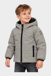 Bambino che indossa il giubbino grigio Aurelia Velour di Follower SRL con cappuccio e cerniere nere a contrasto