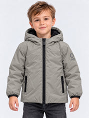 Bambino indossa giubbino grigio SUNS BOARDS di Follower SRL con cappuccio, zip nera e interno imbottito