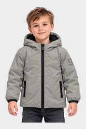 Bambino indossa giubbino grigio SUNS BOARDS di Follower SRL con cappuccio, zip nera e interno imbottito