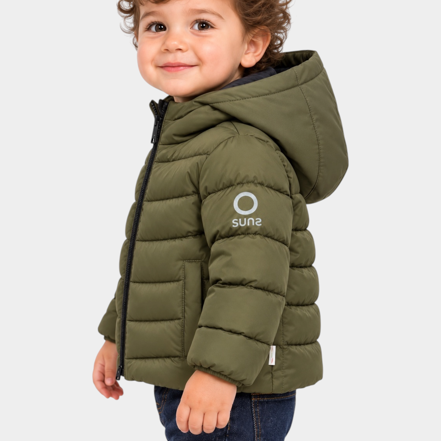 Bambino che indossa un giubbino imbottito verde con cappuccio Follower SRL, vista laterale