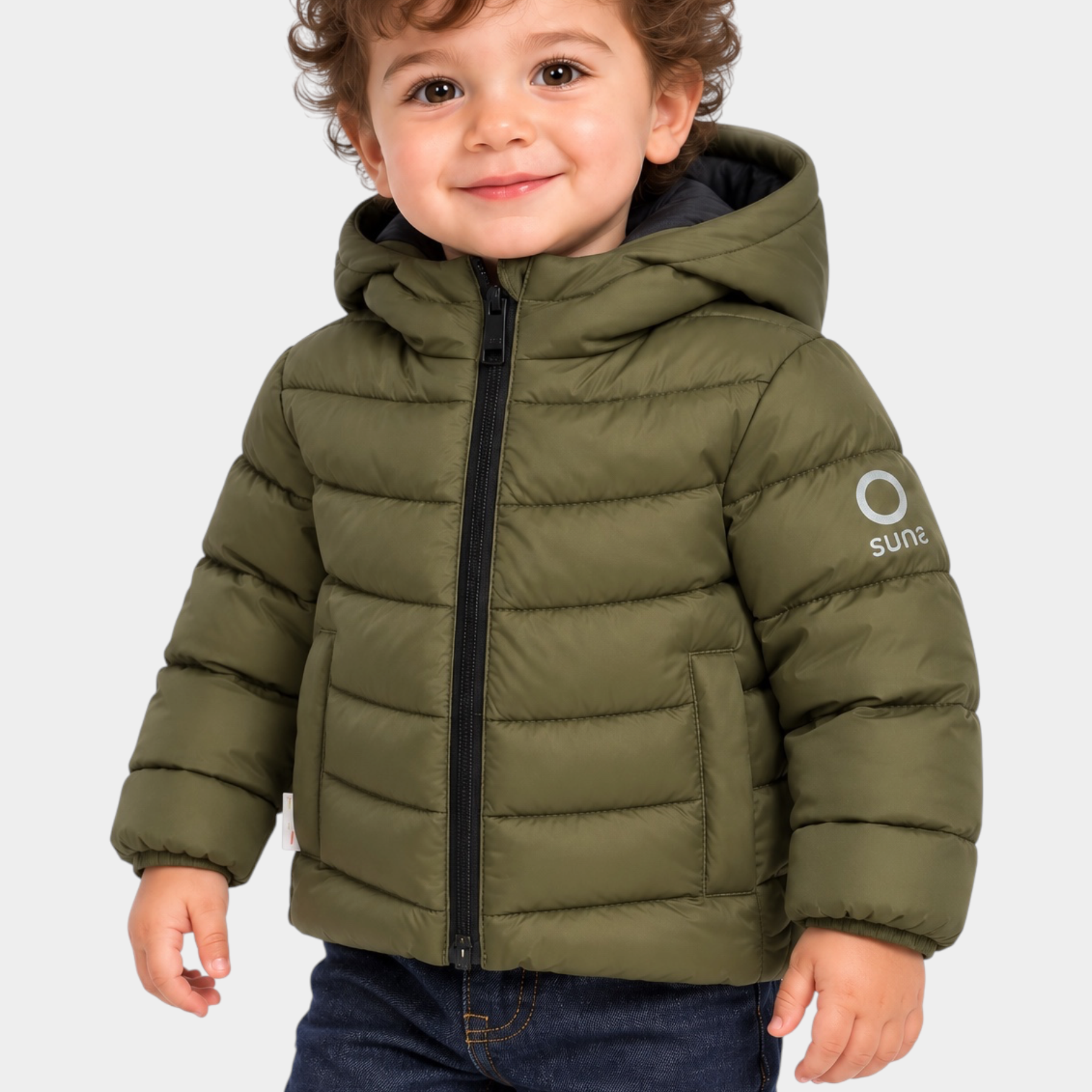 Bambino che indossa un giubbino trapuntato verde con cappuccio SUNS BOARDS di Follower SRL