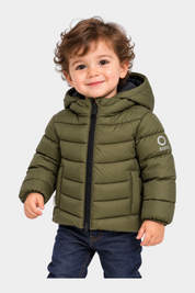 Bambino che indossa un giubbino imbottito verde Follower SRL con cappuccio e chiusura a zip