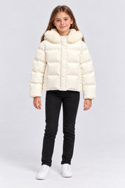 Bambina indossa giubbino bianco SUNS BOARDS con cappuccio in pelliccia sintetica, proposto da Follower SRL