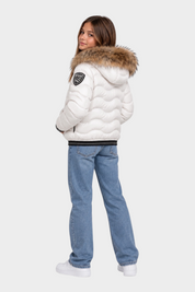 Bambina indossa giubbino bianco trapuntato Blauer con cappuccio bordato in pelliccia, Follower SRL