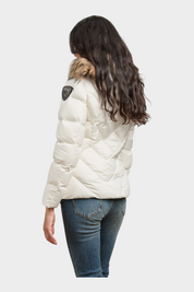 Giubbino bianco trapuntato Follower SRL con cappuccio in pelliccia e logo Blauer sulla manica, vista posteriore