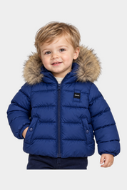 Bambino che indossa un giubbino trapuntato blu Blauer con cappuccio bordato in pelliccia sintetica, Follower SRL